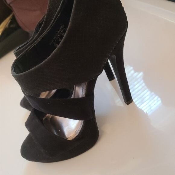 GLOjeans Black 4+ Inch Sexy 5M High Heels - Picture 8 of 11